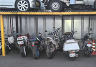 放置バイクの一時保管の様子