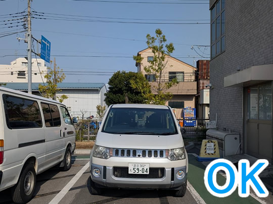 車全体と背景が写っているOK写真