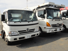 茨城県での廃車引取りを担当する会社の積載車