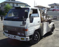 山梨県での廃車引取りを担当する積載車