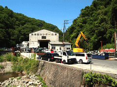 広島県での廃車引取りを担当する工場外観