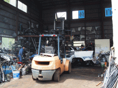 新潟県での廃車引取りを担当する工場